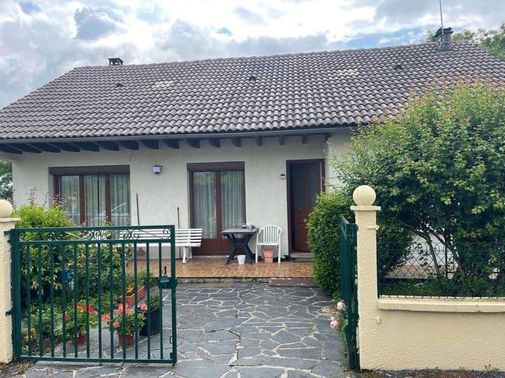 2 bedrooms house for sale in VARETZ, France