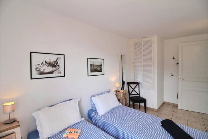 2 bedrooms house for sale in  France - Image 12