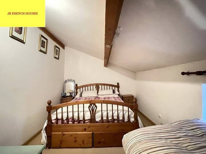 2 bedrooms house for sale in  France - Image 9