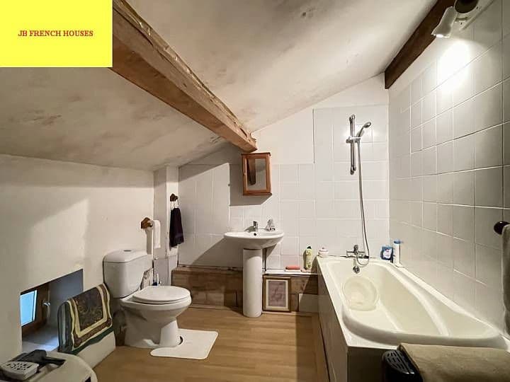 2 bedrooms house for sale in  France - Image 10