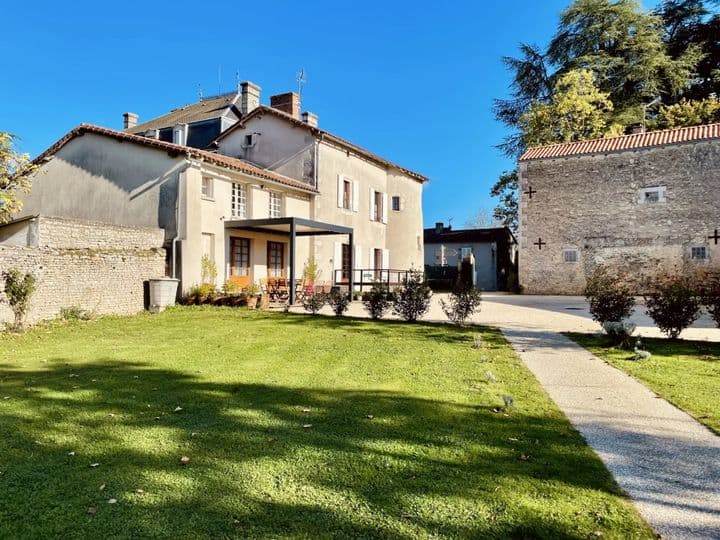 6 bedrooms house for sale in payroux, France