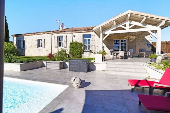 5 bedrooms house for sale in  France