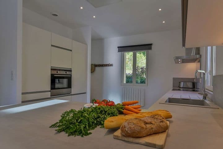 5 bedrooms house for sale in  France - Image 12