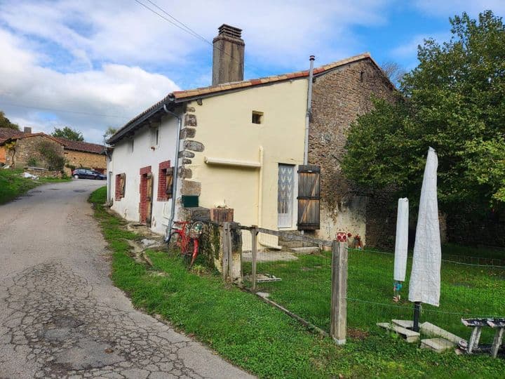 1 bedroom house for sale in BRILLAC, France