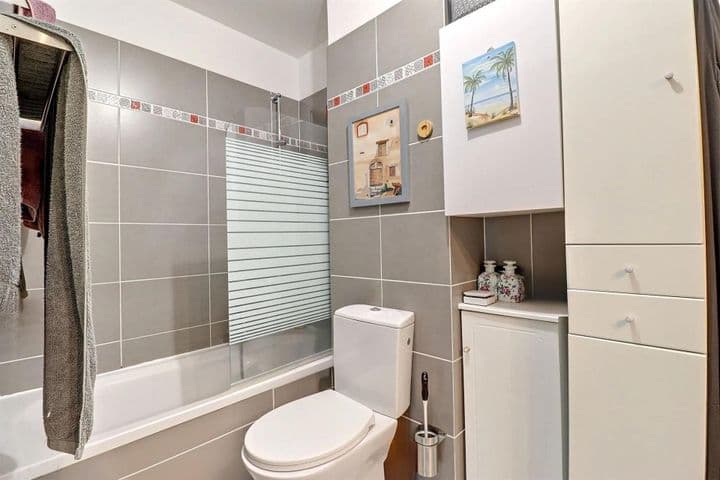 1 bedroom apartment for sale in Saint-Raphael, France - Image 3