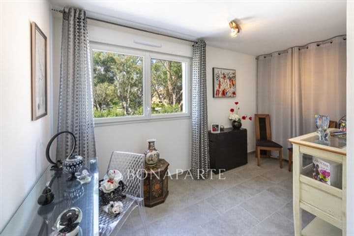 2 bedrooms apartment for sale in Cavalaire-sur-Mer, France - Image 3