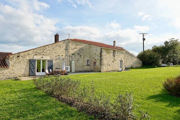 3 bedrooms house for sale in sigournais, France - Image 7