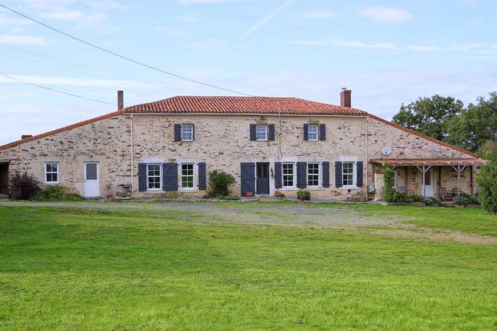 3 bedrooms house for sale in sigournais, France - Image 2