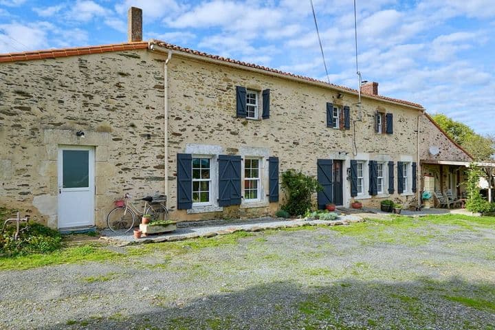 3 bedrooms house for sale in sigournais, France - Image 3