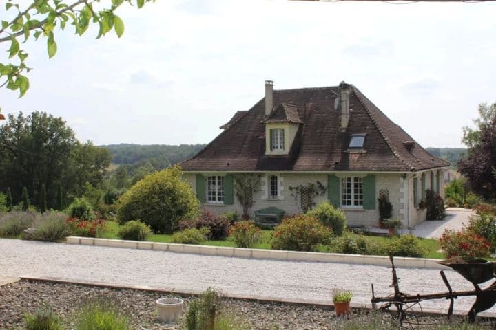 5 bedrooms house for sale in  France