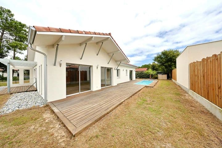 4 bedrooms house for sale in  France