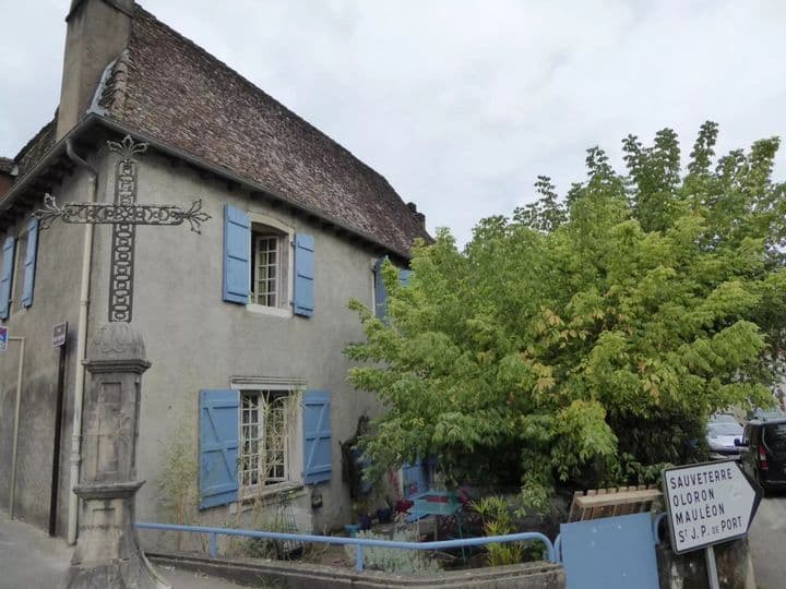 6 bedrooms house for sale in  France