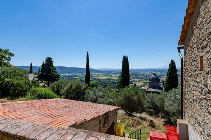 House for sale in Cortona, Italy - Image 9