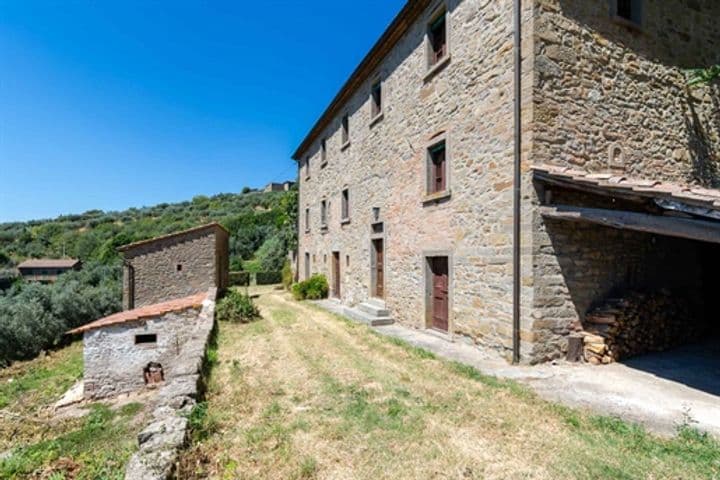 House for sale in Cortona, Italy - Image 11