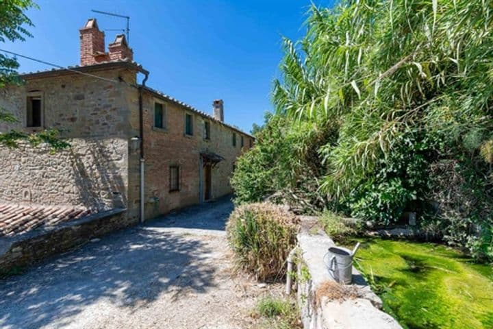 House for sale in Cortona, Italy - Image 12