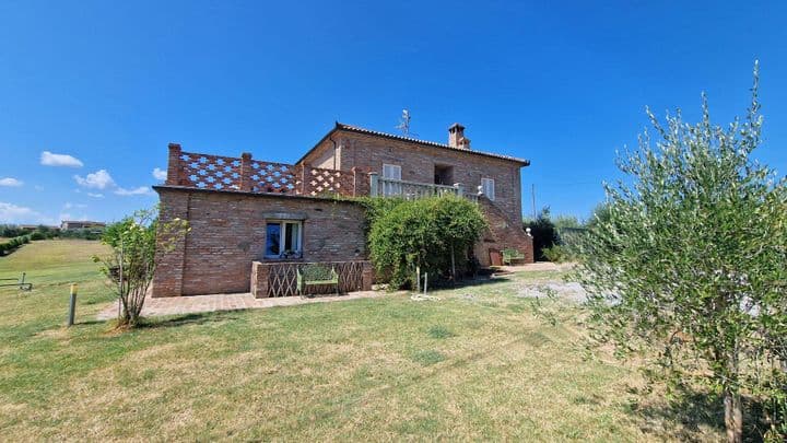 4 bedrooms house for sale in Lucignano, Italy