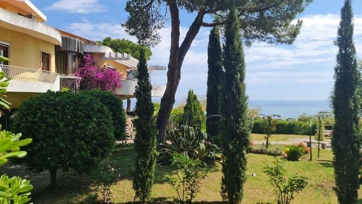 10 bedrooms other for sale in Roseto degli Abruzzi, Italy - Image 3