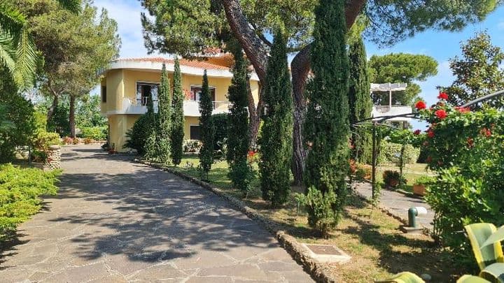 10 bedrooms other for sale in Roseto degli Abruzzi, Italy