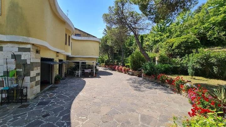 10 bedrooms other for sale in Roseto degli Abruzzi, Italy - Image 6