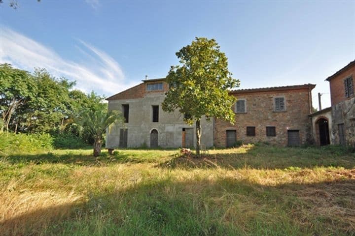 House for sale in Monte San Savino, Italy - Image 9