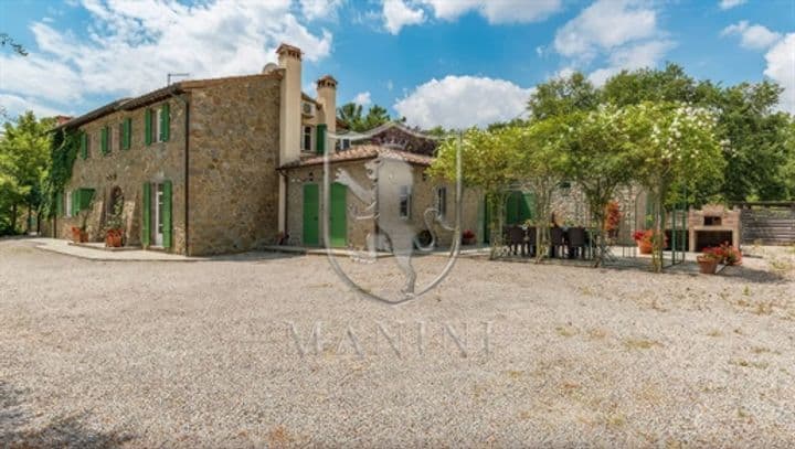 House for sale in Cortona, Italy - Image 9