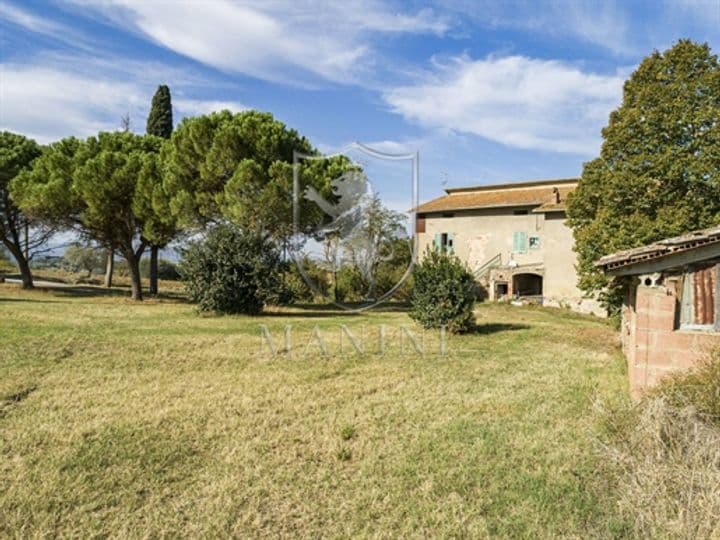 House for sale in Castiglione del Lago, Italy - Image 9