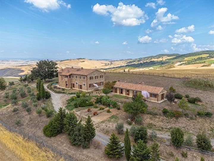 House for sale in Pienza, Italy - Image 11