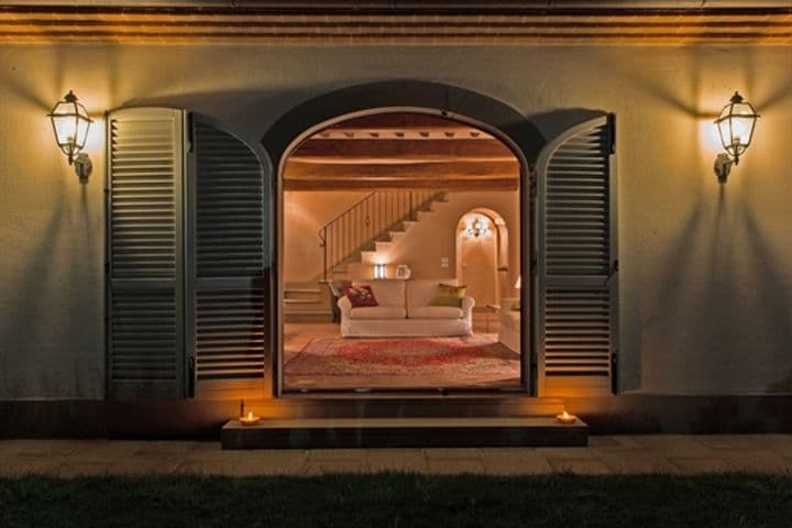 House for sale in Cortona, Italy - Image 2