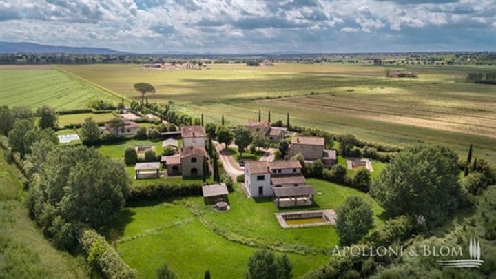 House for sale in Cortona, Italy - Image 8