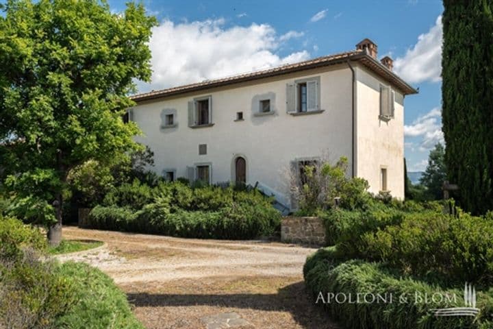 House for sale in Cortona, Italy - Image 6