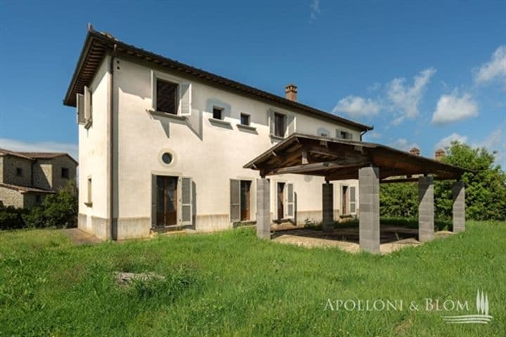 House for sale in Cortona, Italy