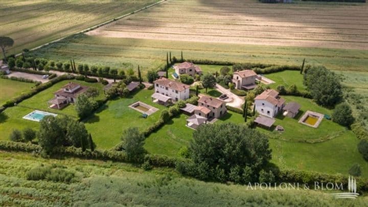 House for sale in Cortona, Italy - Image 9