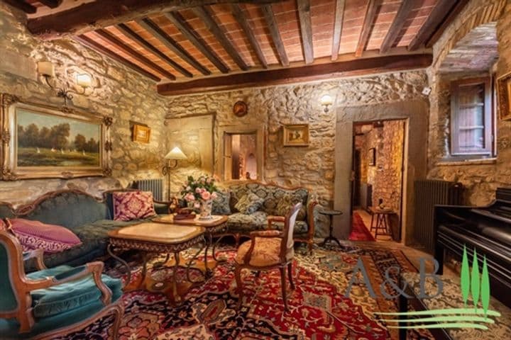 House for sale in Cortona, Italy - Image 8