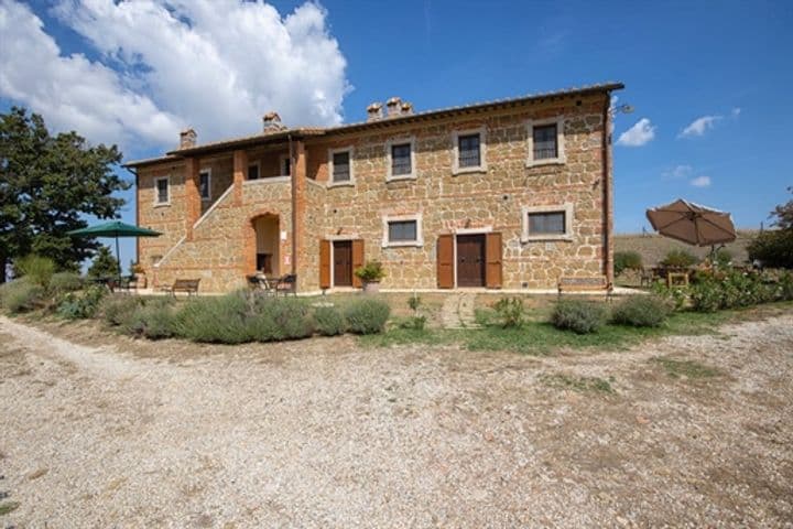 House for sale in Pienza, Italy - Image 2