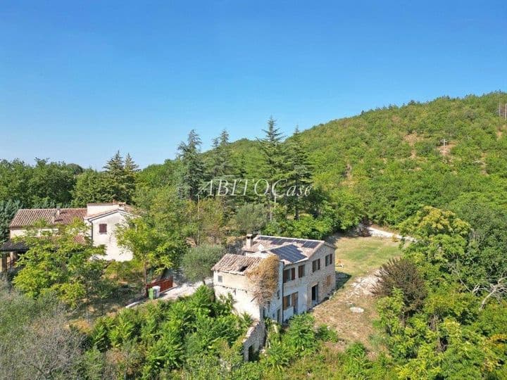 House for sale in Arcevia, Italy - Image 6