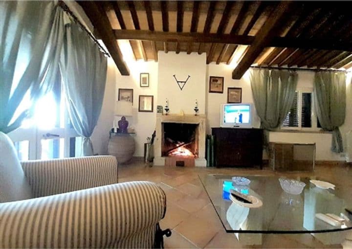 House for sale in Manciano, Italy - Image 9