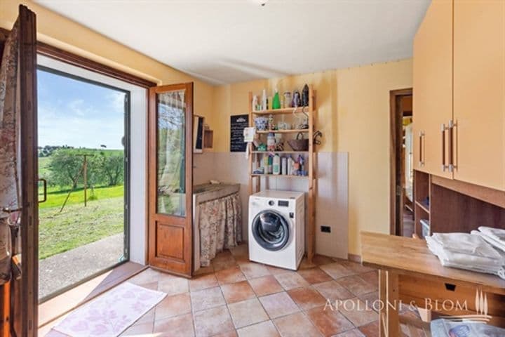 House for sale in Castiglione del Lago, Italy - Image 9