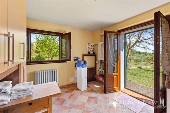 House for sale in Castiglione del Lago, Italy - Image 10