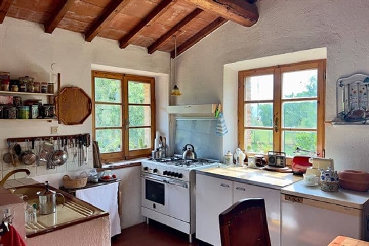 House for sale in Piegaro, Italy - Image 11