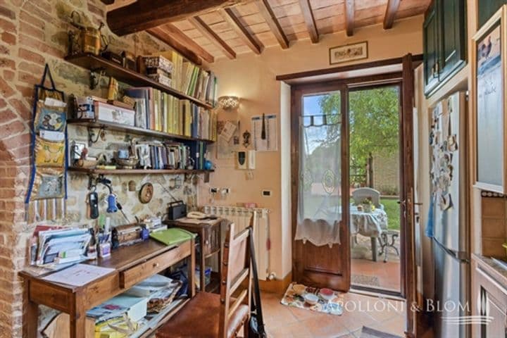 House for sale in Castiglione del Lago, Italy - Image 10