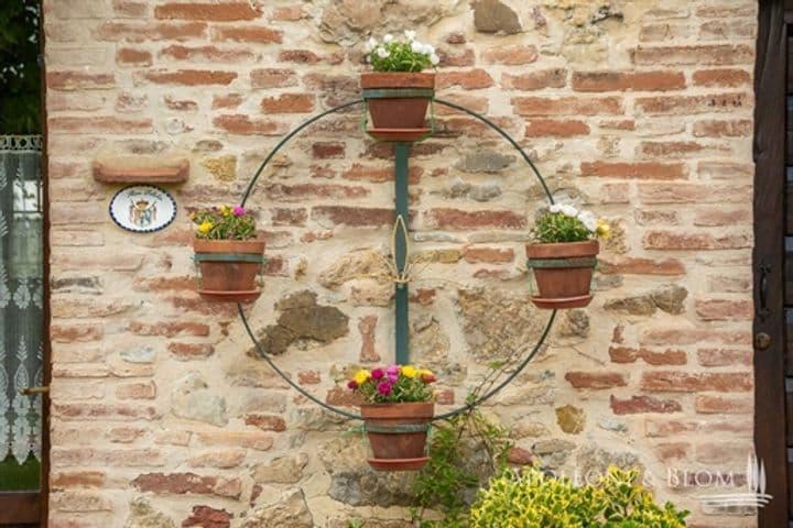 House for sale in Castiglione del Lago, Italy - Image 9