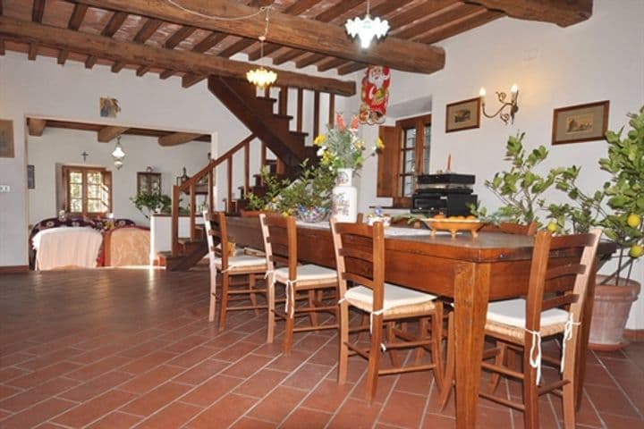 House for sale in Cortona, Italy