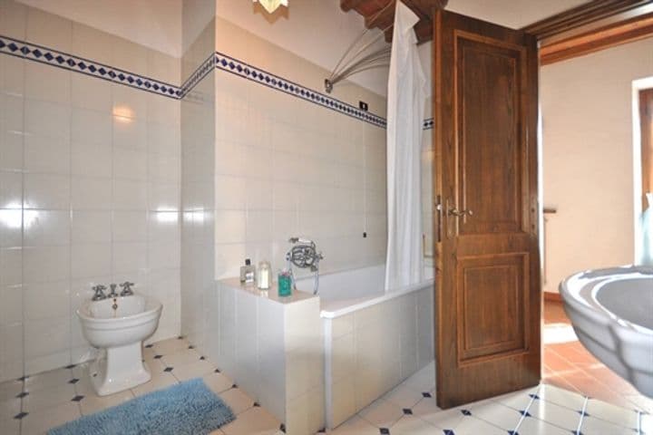 House for sale in Cortona, Italy - Image 7