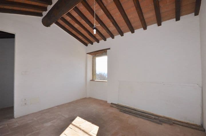 House for sale in Cortona, Italy - Image 11