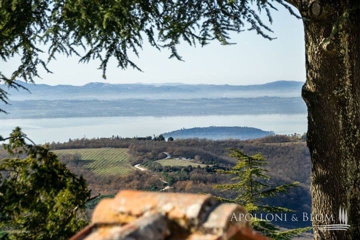 House for sale in Passignano sul Trasimeno, Italy - Image 2