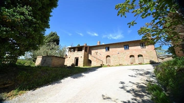 4 bedrooms house for sale in Chiusi, Italy