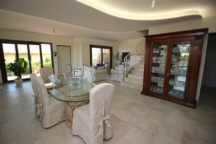 House for sale in Tortoreto, Italy - Image 10