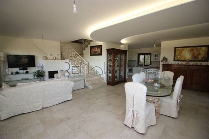 House for sale in Tortoreto, Italy - Image 5