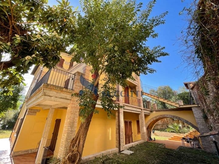 House for sale in Teramo, Italy - Image 9