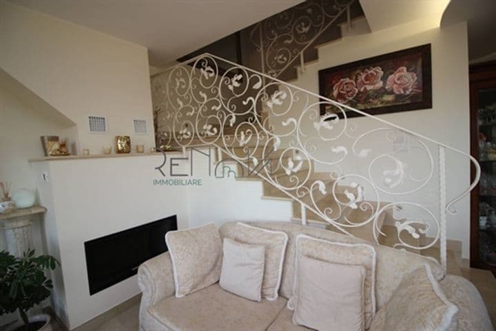 House for sale in Tortoreto, Italy - Image 9